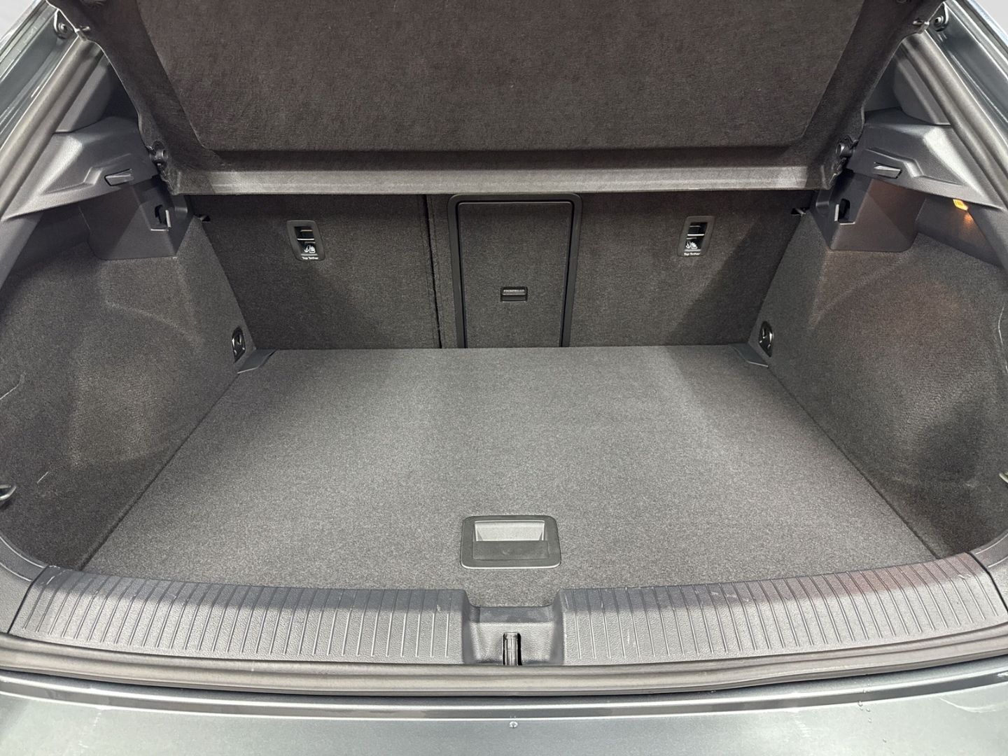 Volkswagen T-Roc 1.0 TSI R-Line - Samsaru's Car Outlet