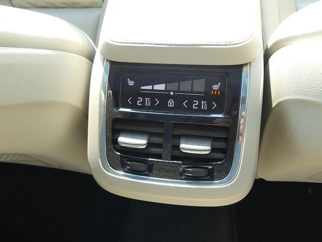 Volvo XC90 Ultimate Bright AWD - Samsaru's Car Outlet