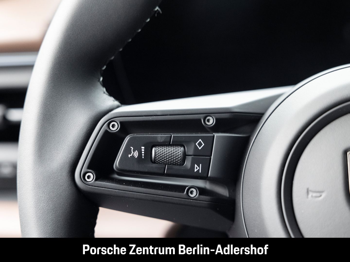 Porsche Macan Turbo - Samsaru's Car Outlet