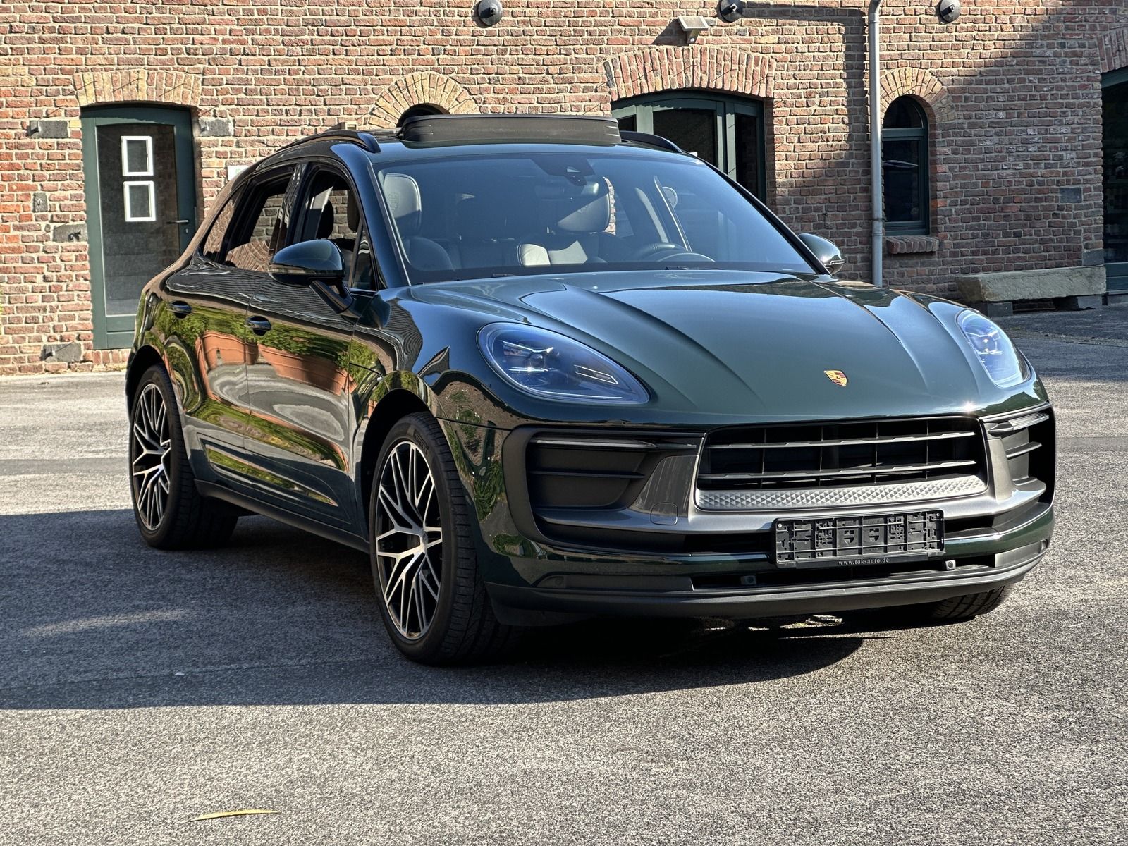 Porsche Macan T - Samsaru's Car Outlet