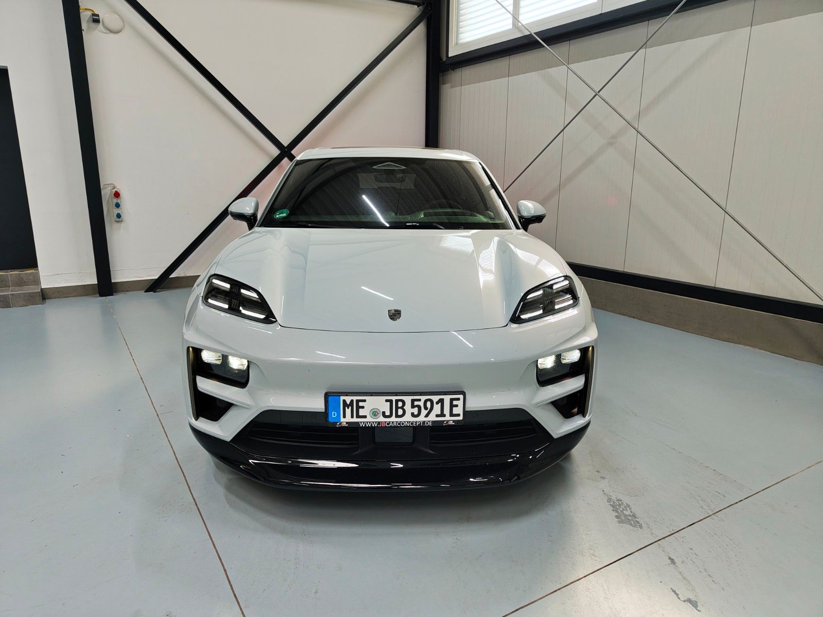 Porsche Macan Turbo Electric