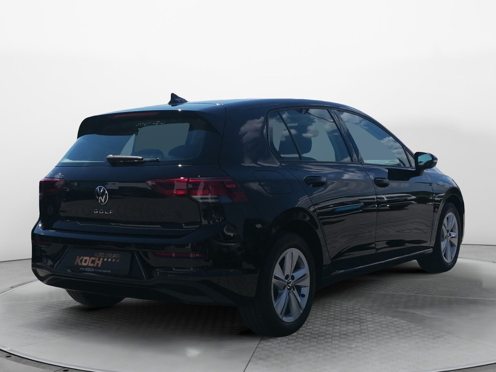 Volkswagen Golf VIII 2.0TDI Life DSG - Samsaru's Car Outlet