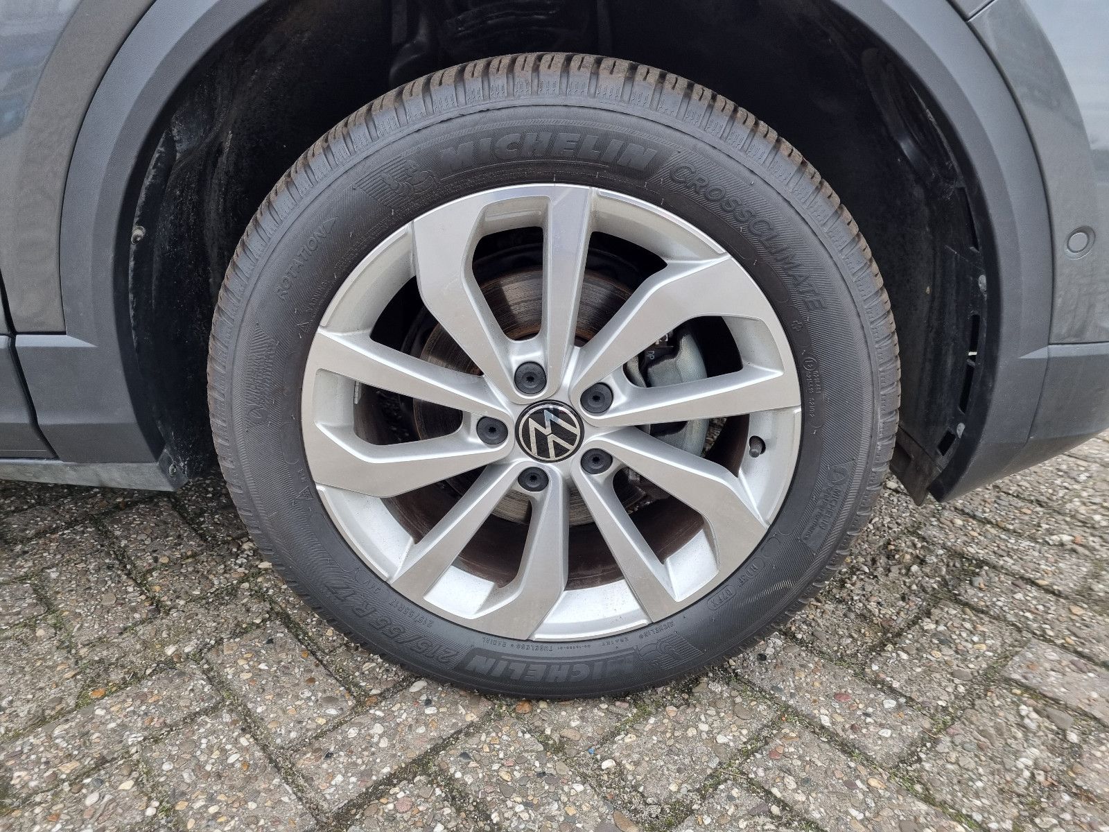 Volkswagen T-Roc Style - Samsaru's Car Outlet