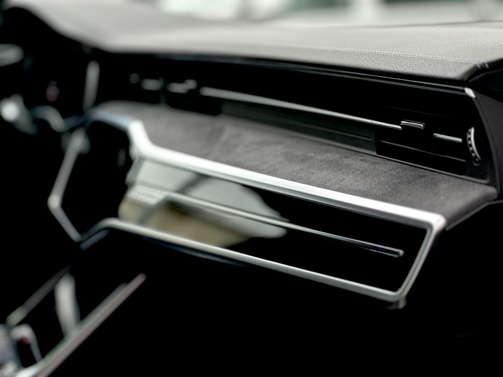 Audi A6 Avant 50 TFSI e S line quattro - Samsaru's Car Outlet