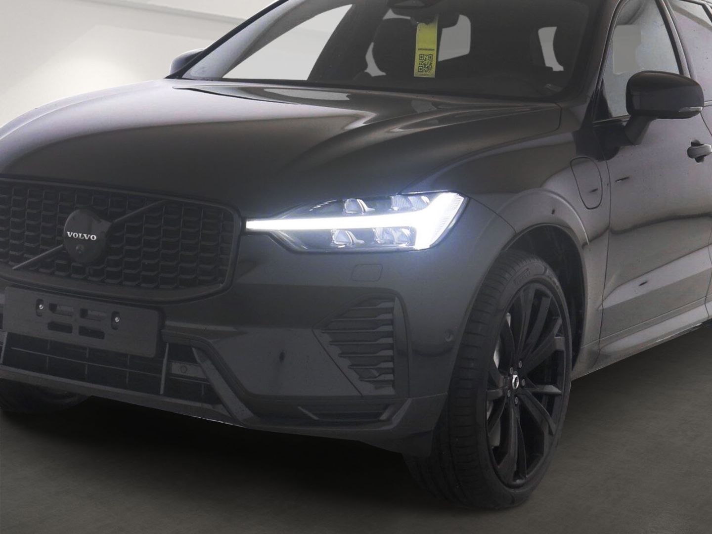 Volvo XC60 T6 Plus Black Edition Plug-In Hybrid AWD - Samsaru's Car Outlet