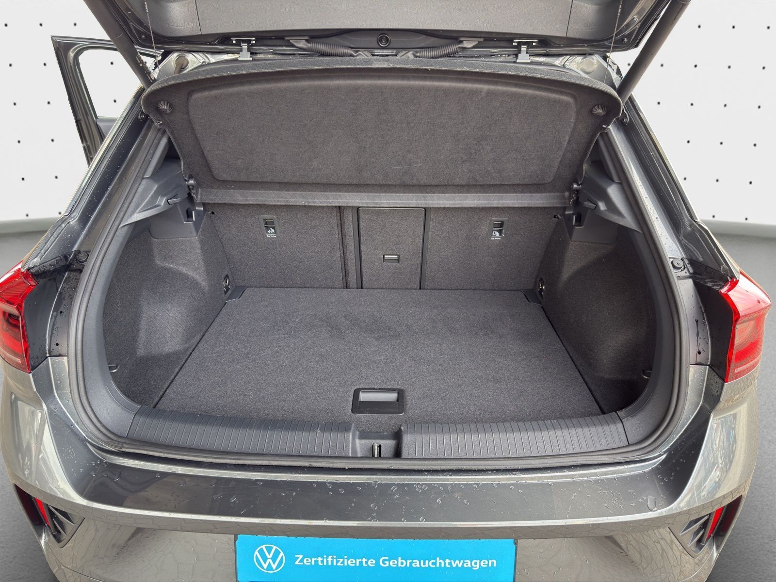 Volkswagen T-Roc R-Line 1.5 l TSI - Samsaru's Car Outlet