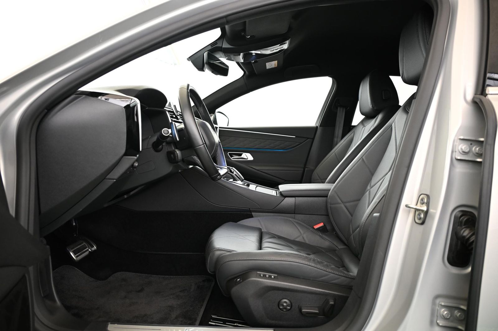 DS Automobiles DS9 1.6 E-Tense 250 RIVOLI+ UVP 68.000 EUR