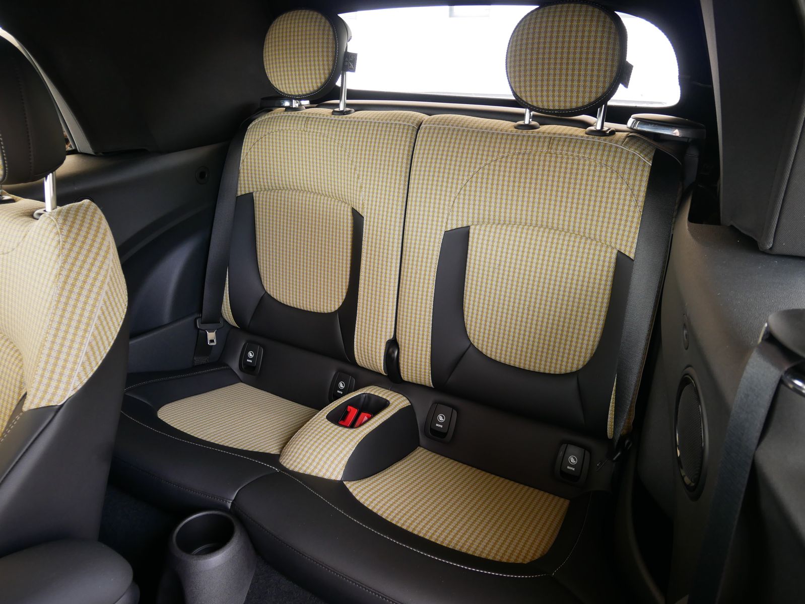 MINI Cooper Cabrio - Samsaru's Car Outlet