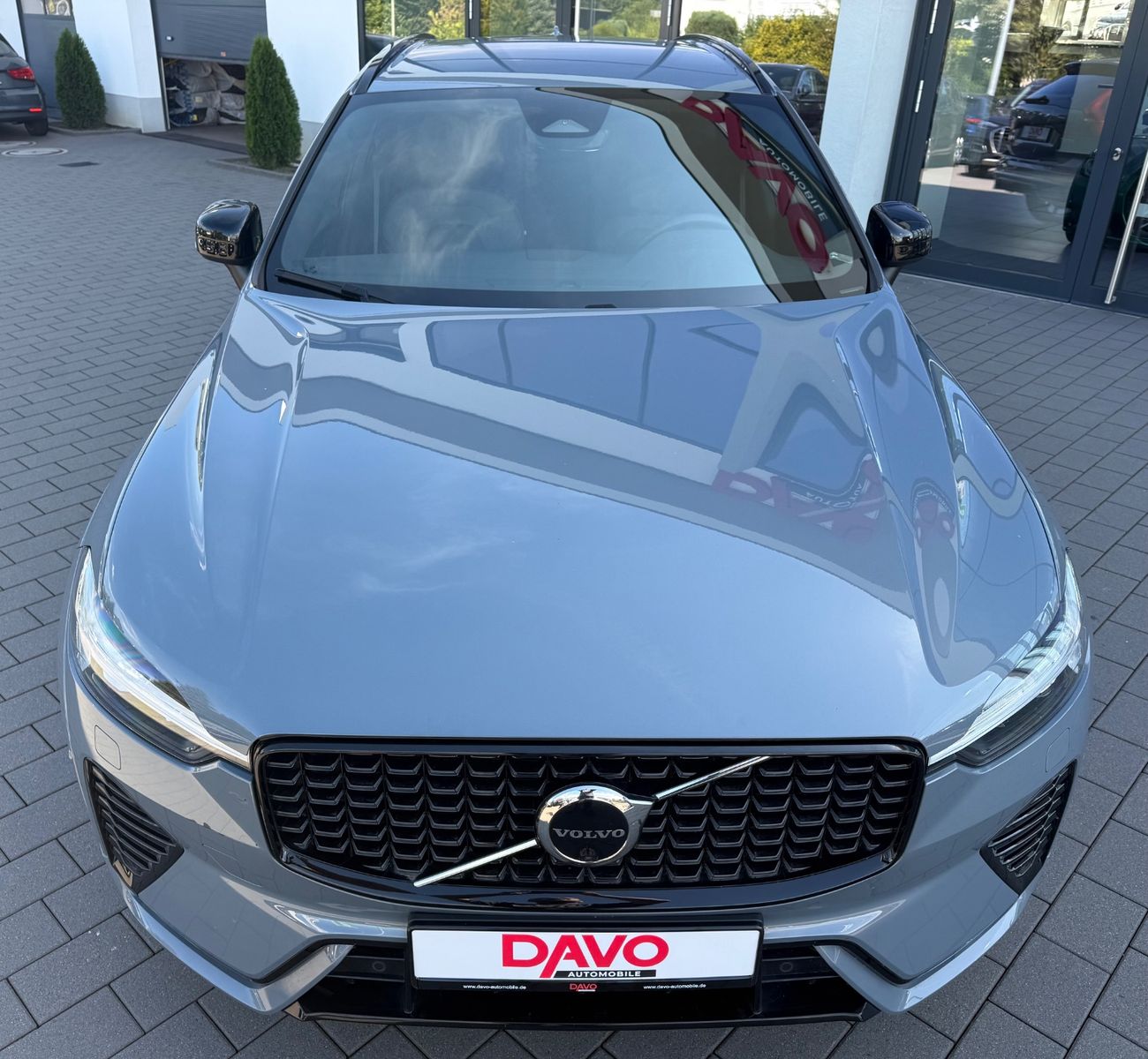 Volvo XC60 R-Design - Samsaru's Car Outlet
