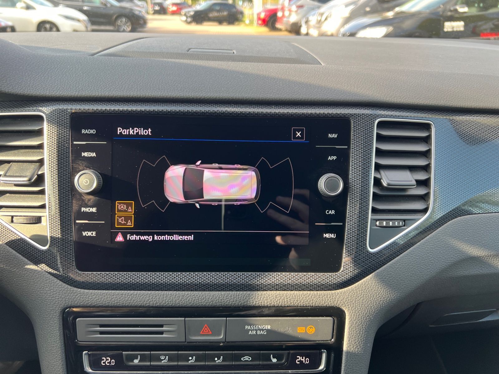Volkswagen Golf Sportsvan VII e - Samsaru's Car Outlet