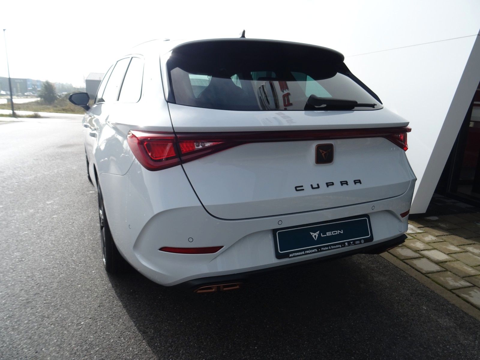 Cupra Leon Sportstourer VZ 1.4 e-HYBRID DSG - Samsaru's Car Outlet
