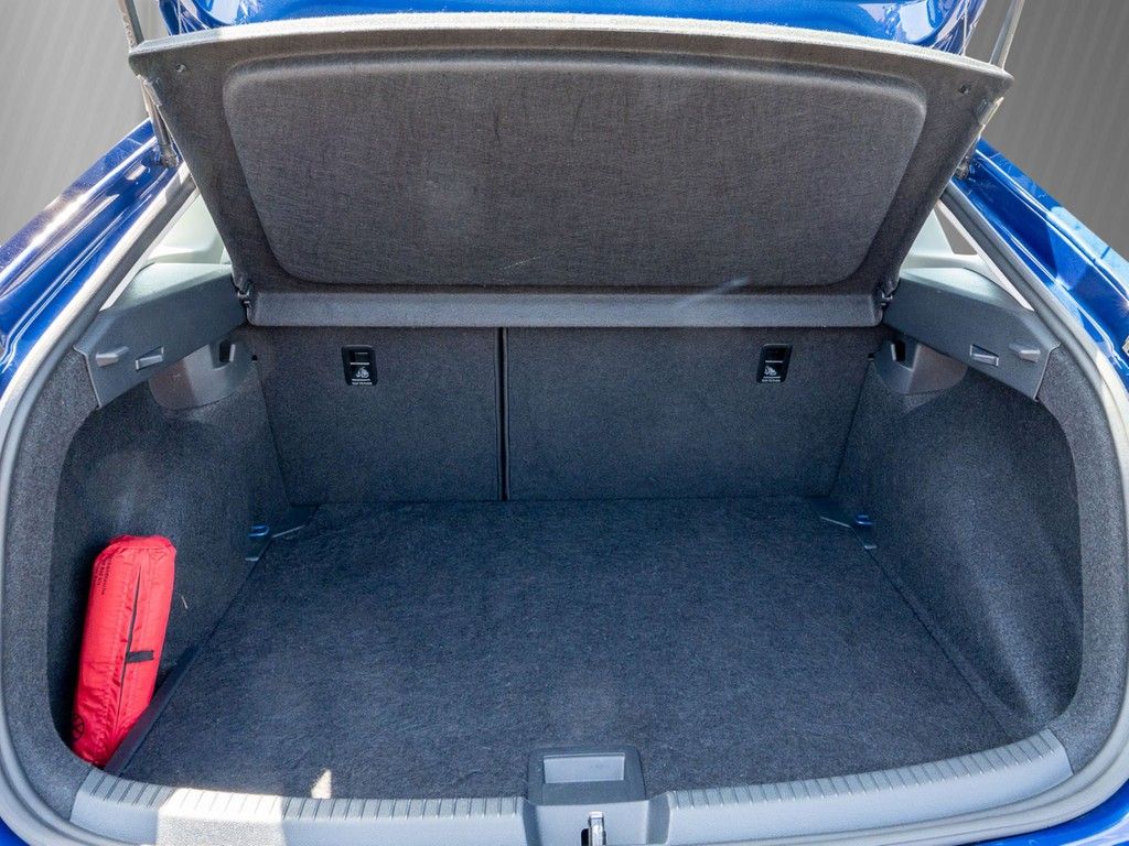 Volkswagen Taigo 1.0 TSI Life - Samsaru's Car Outlet
