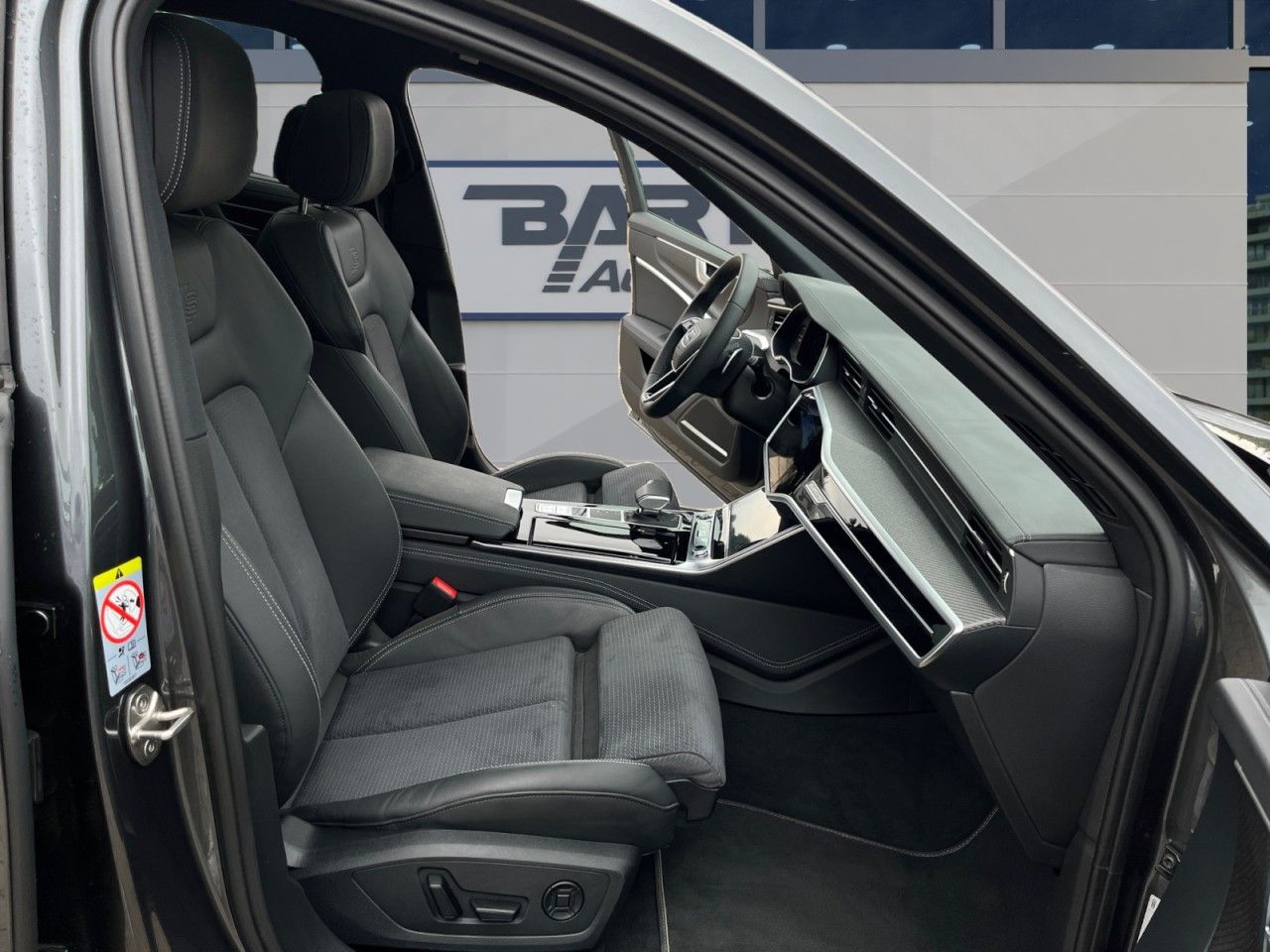 Audi A6 Avant 55 TFSI e quattro S line - Samsaru's Car Outlet