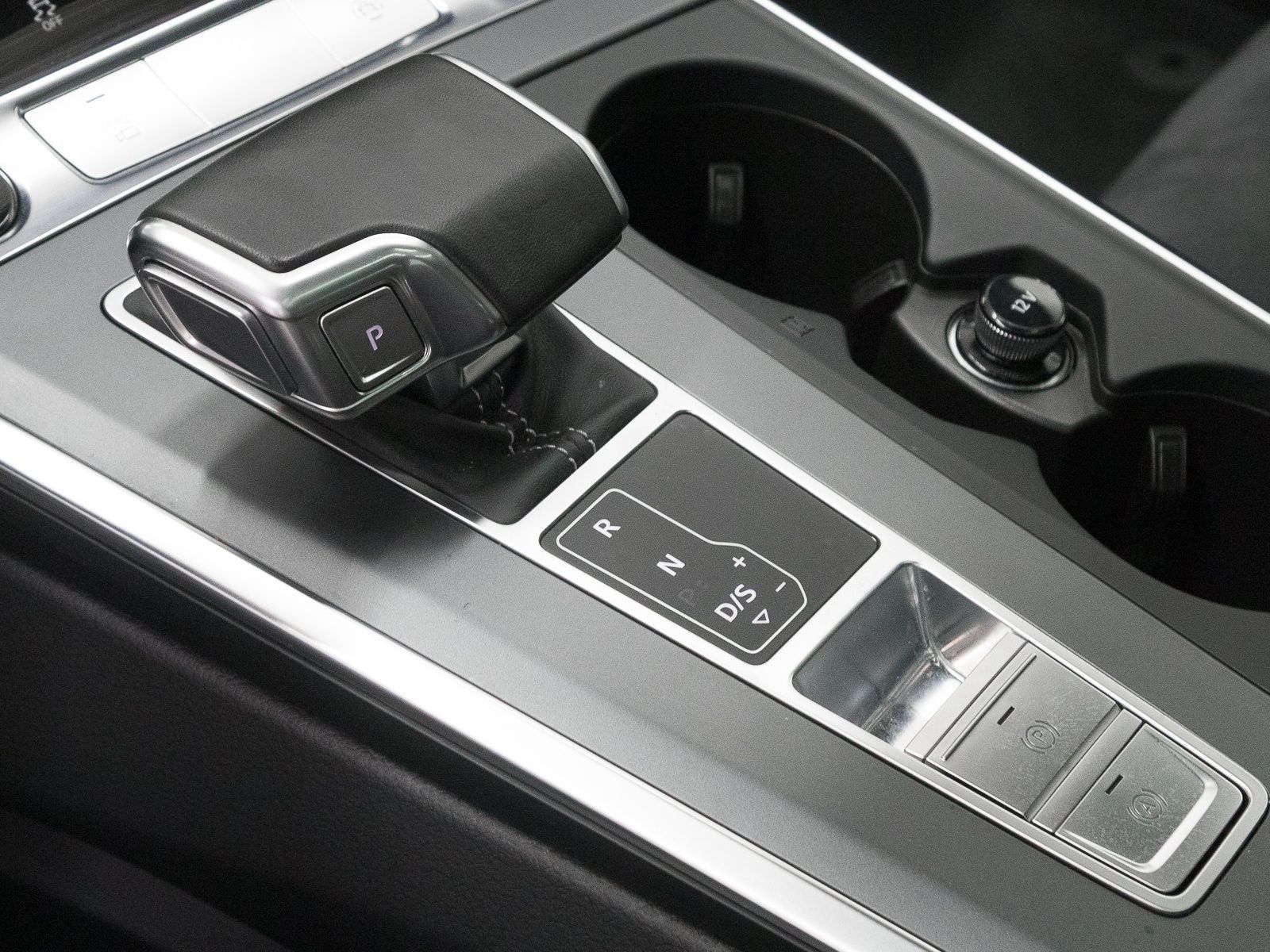 Audi A6 Avant 45 TFSI Q S LINE - Samsaru's Car Outlet