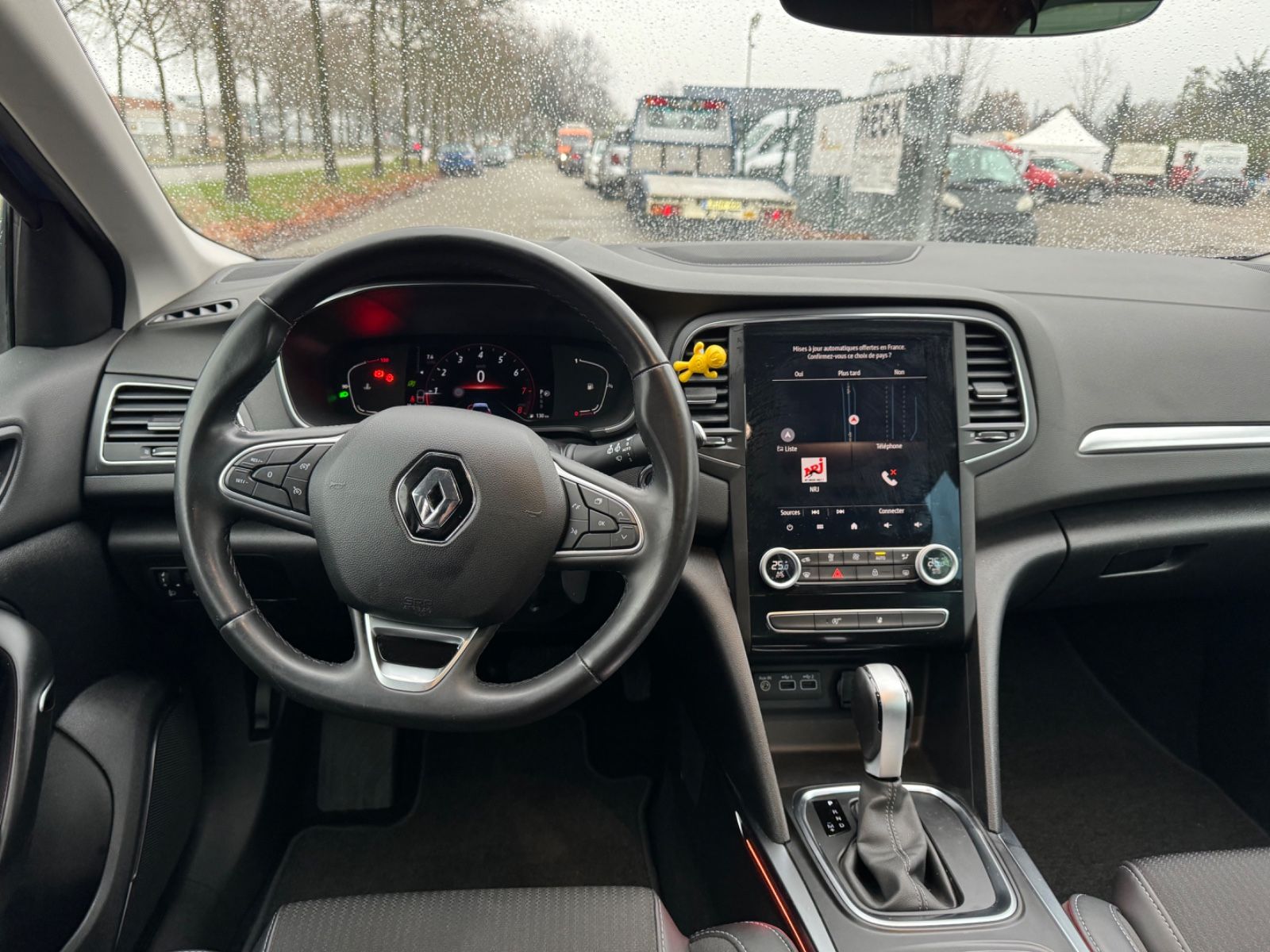 Renault Megane TCe 140 Intens Grandtour - Samsaru's Car Outlet