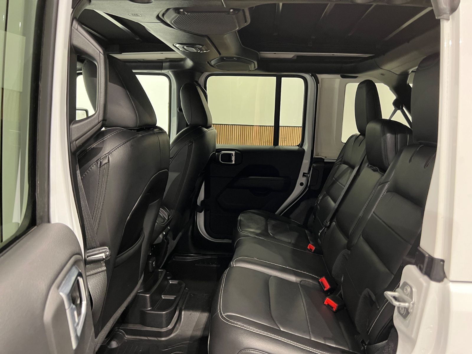 Jeep Wrangler Unlimited Sahara Softtop Sky One-Touch