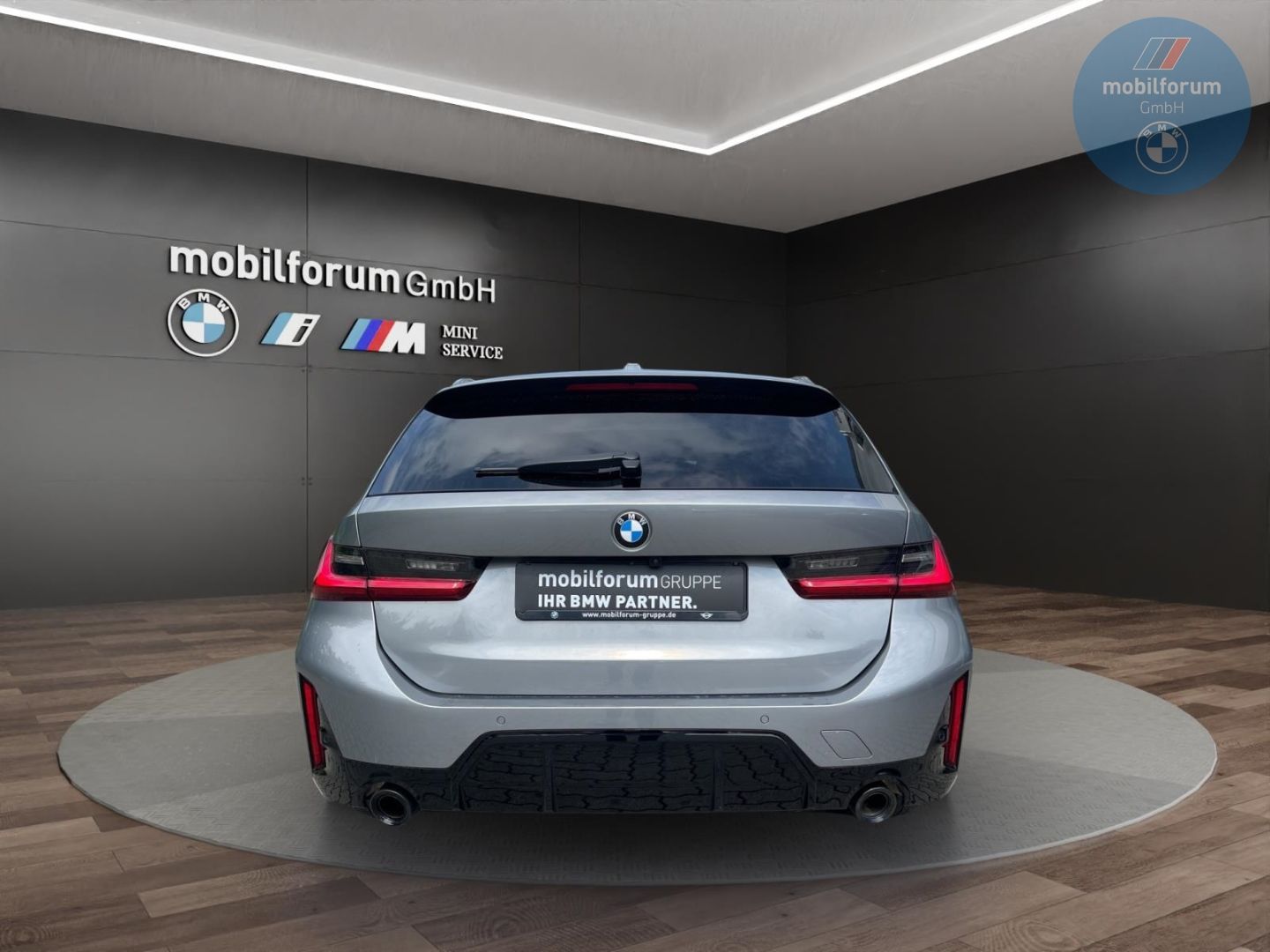 BMW 330 i xDrive Touring M-Sport DriveAssist Prof