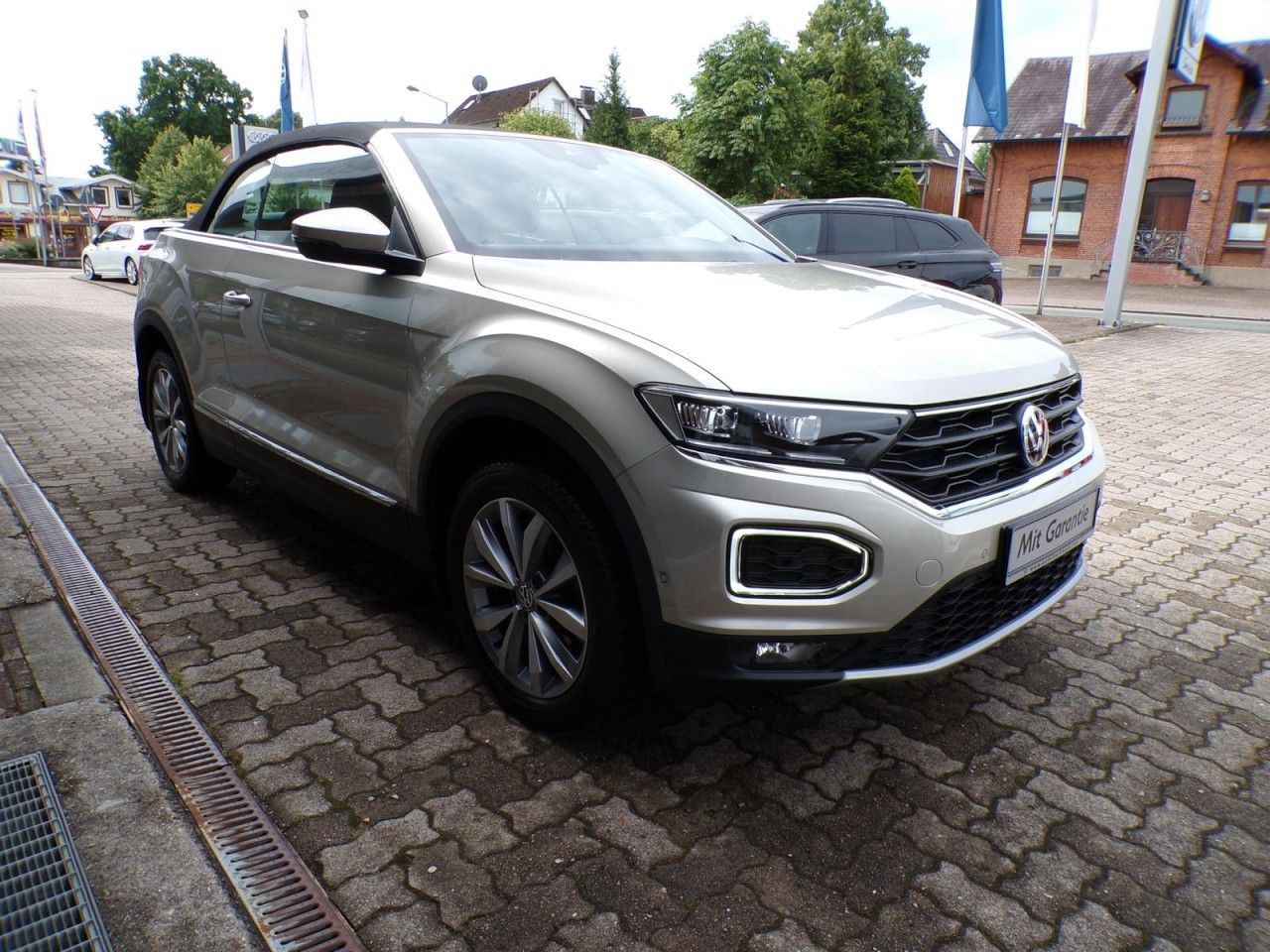 Volkswagen T-ROC CABRIOLET 1.5 TSI - Samsaru's Car Outlet