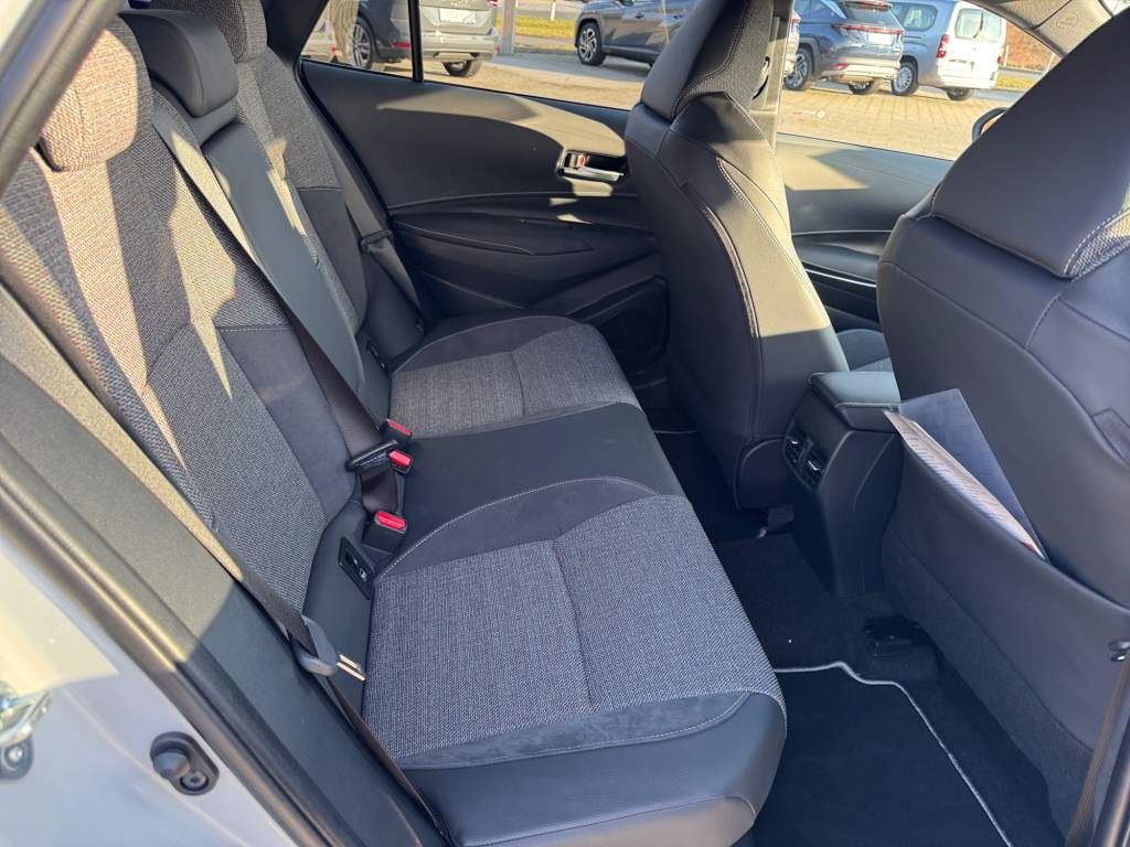 Toyota Corolla Touring Sports 2,0 Hybrid Teamplayer Nav