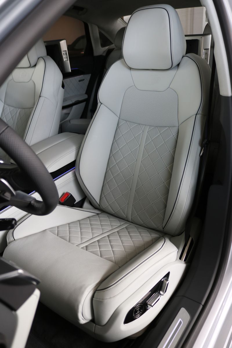 Audi A8 L 60 TFSI S line - Samsaru's Car Outlet