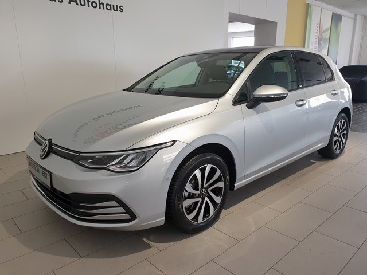 Volkswagen Golf 1.5 eTSI Active DSG - Samsaru's Car Outlet