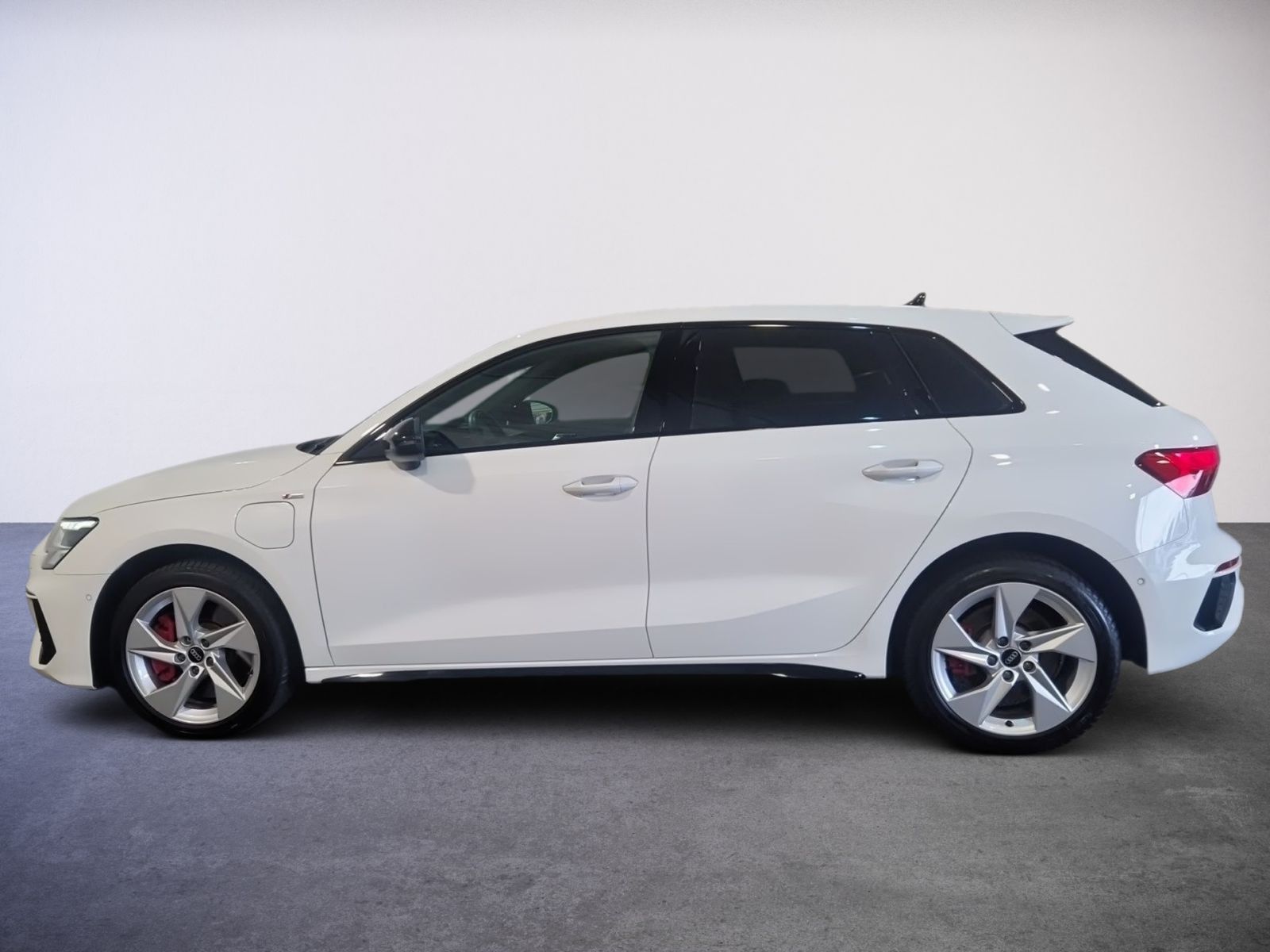 Audi A3 Sportback 45 TFSI e S LINE - Samsaru's Car Outlet