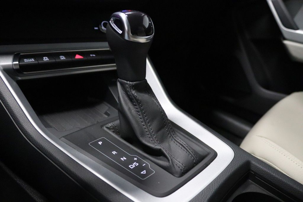 Audi Q3 40 TFSI quattro S line - Samsaru's Car Outlet