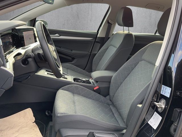 Volkswagen Golf VIII 1.5 eTSI Life - Samsaru's Car Outlet