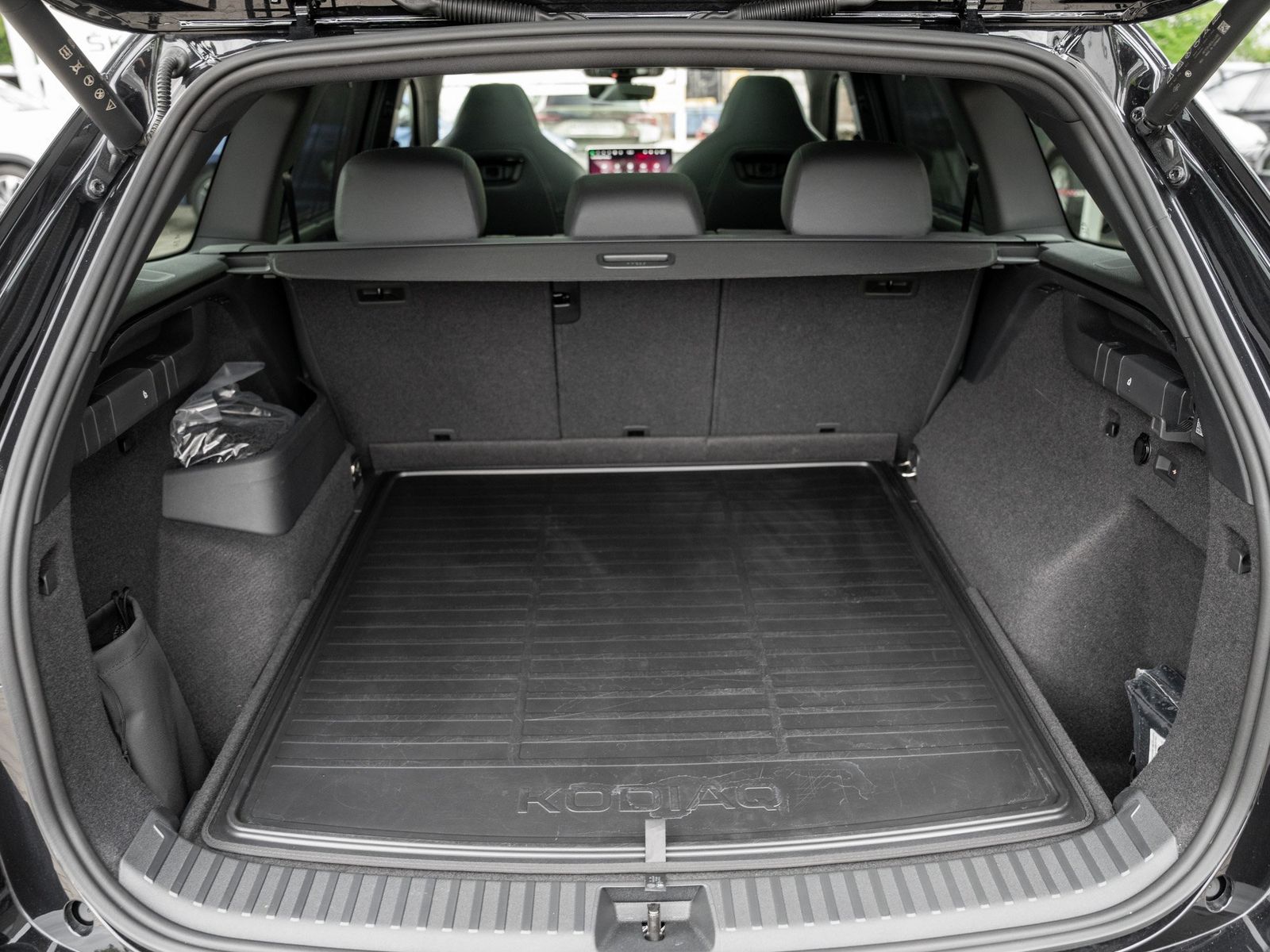 Skoda KODIAQ SPORTLINE 2.0 TDI DSG 4X4 DCC AHK Navi 36