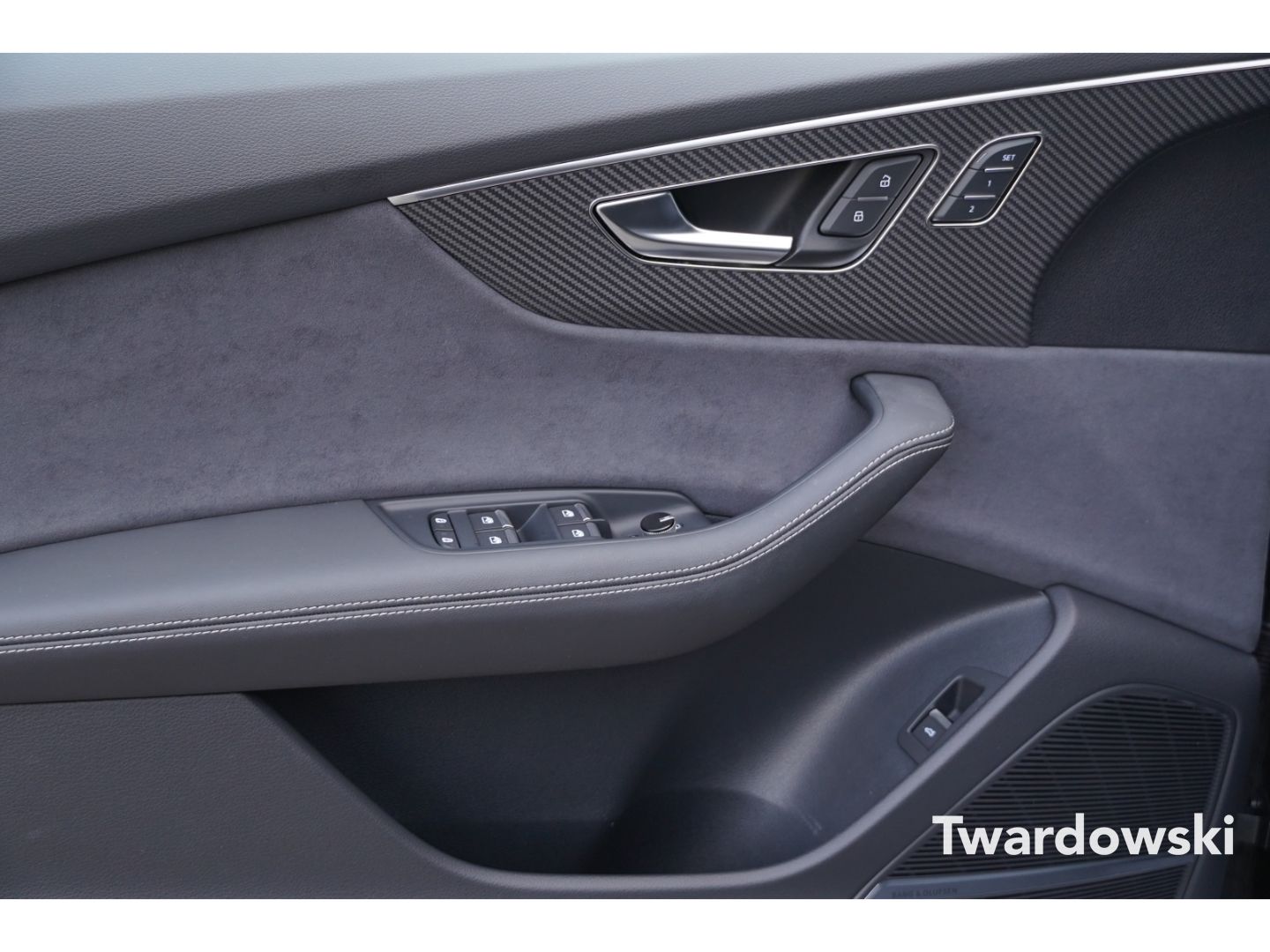 Audi Q8 50 TDI S line Pano Hud Matrix 23'' B&O AHK 36