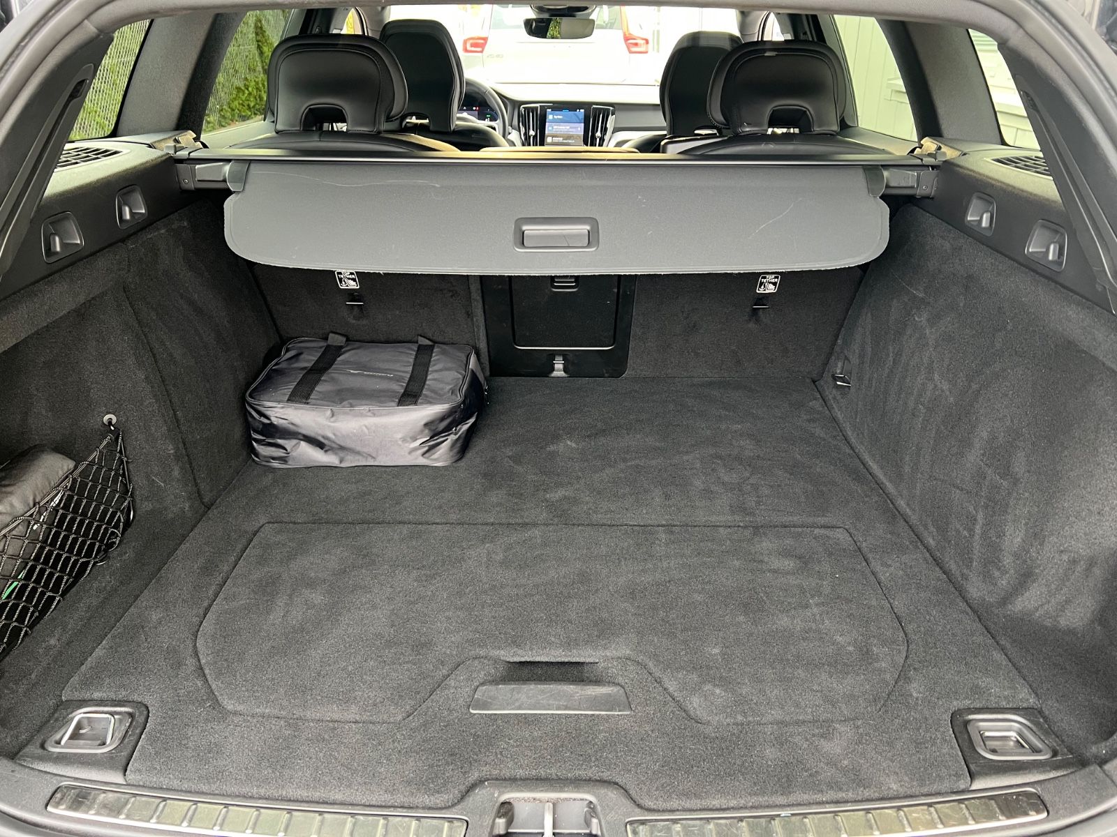 Volvo V60 Recharge T6 AWD PLUS DARK AHK GARANTIE