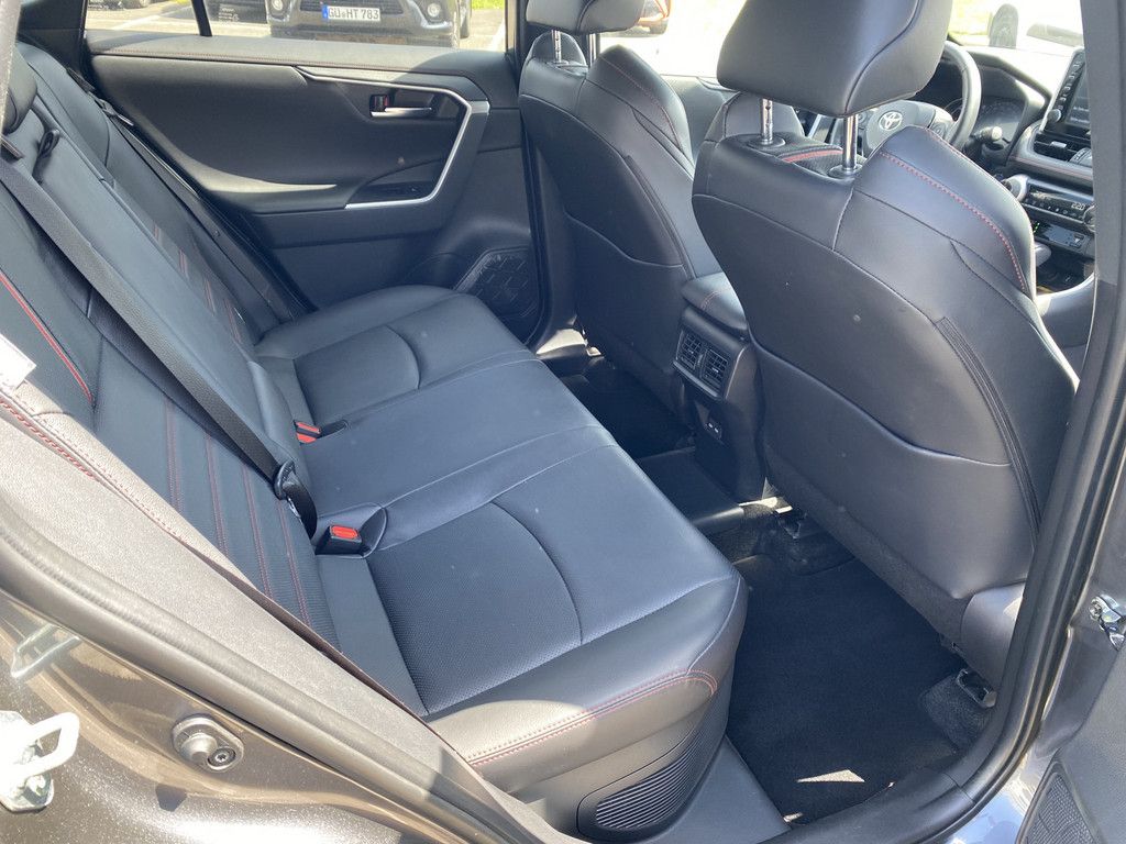 Toyota RAV4 2.5 Plug-in Hybrid 4x4 - Samsaru's Car Outlet