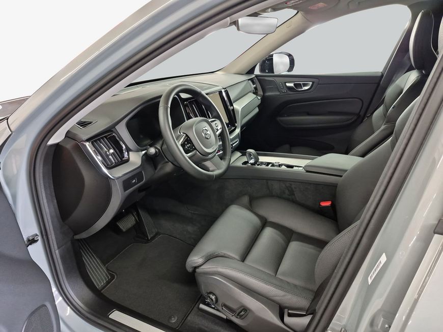 Volvo XC60 B5 B AWD Ultra Dark