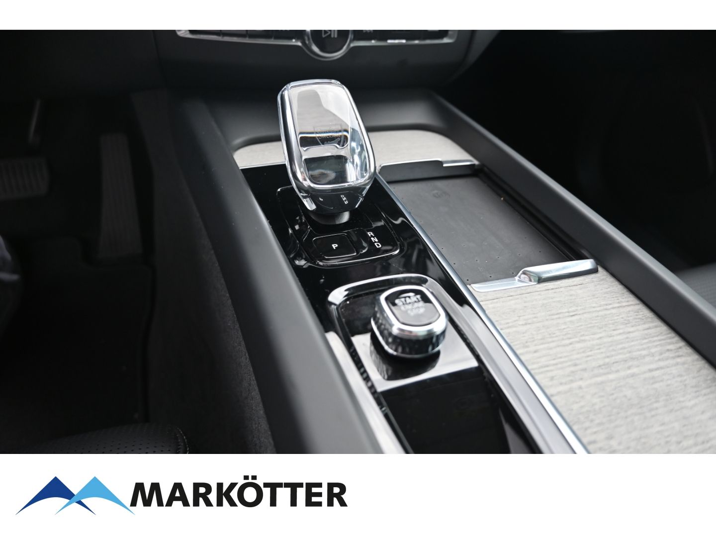 Volvo XC60 T6 AWD Plus Bright Recharge Plug-In Hybrid - Samsaru's Car Outlet