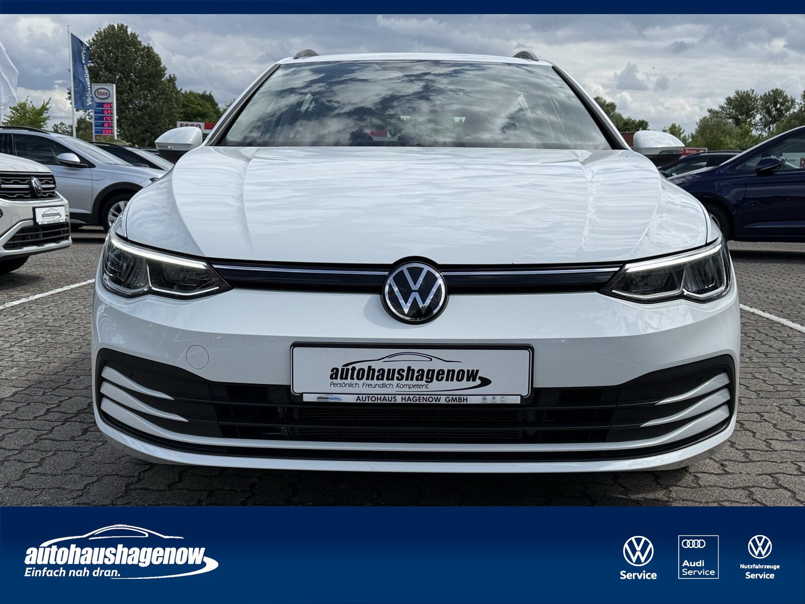 Volkswagen Golf VIII 1.5 eTSI Life - Samsaru's Car Outlet