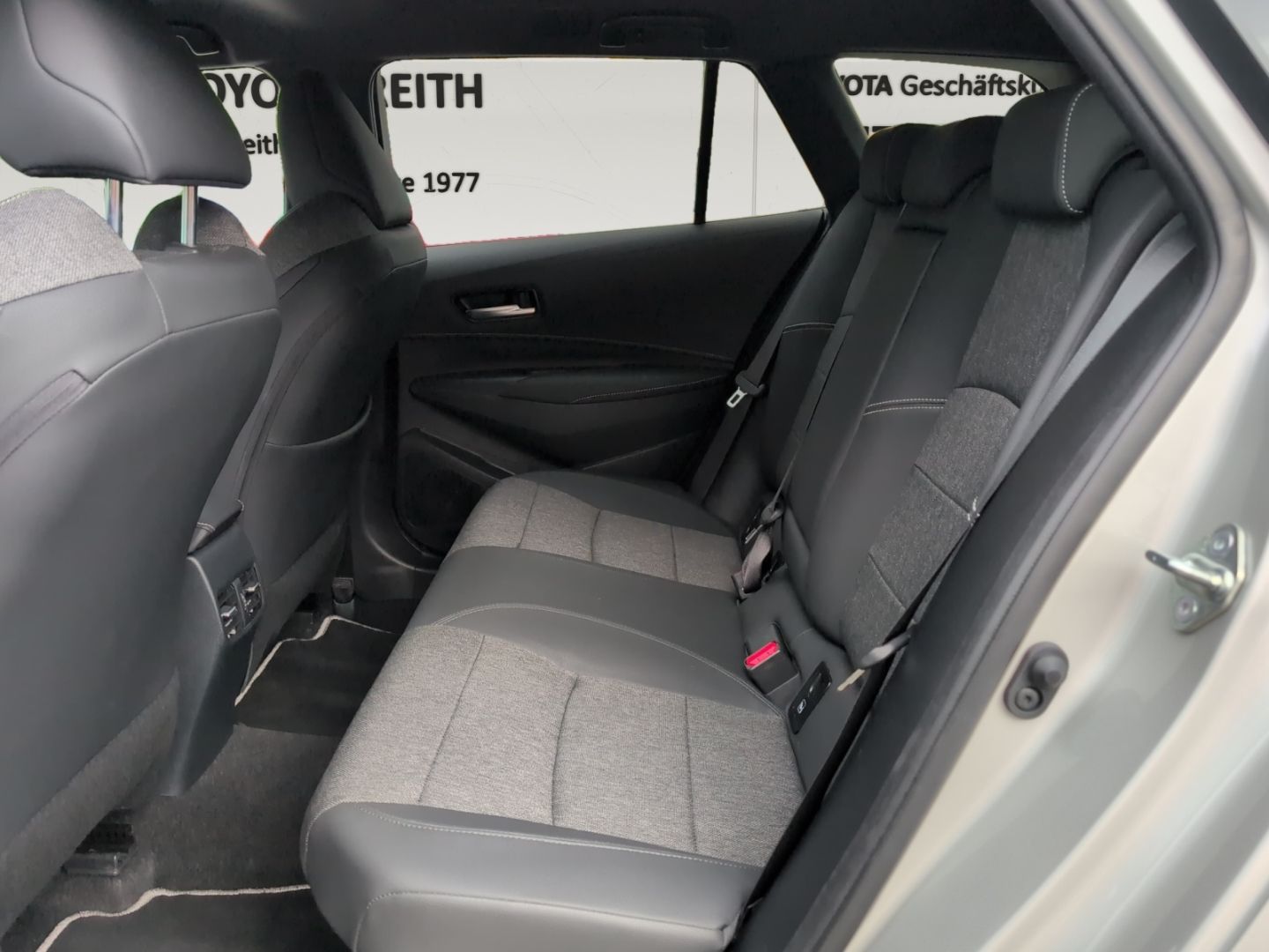Toyota Corolla 2,0 l Hybrid Touring Sports Team Deutsch