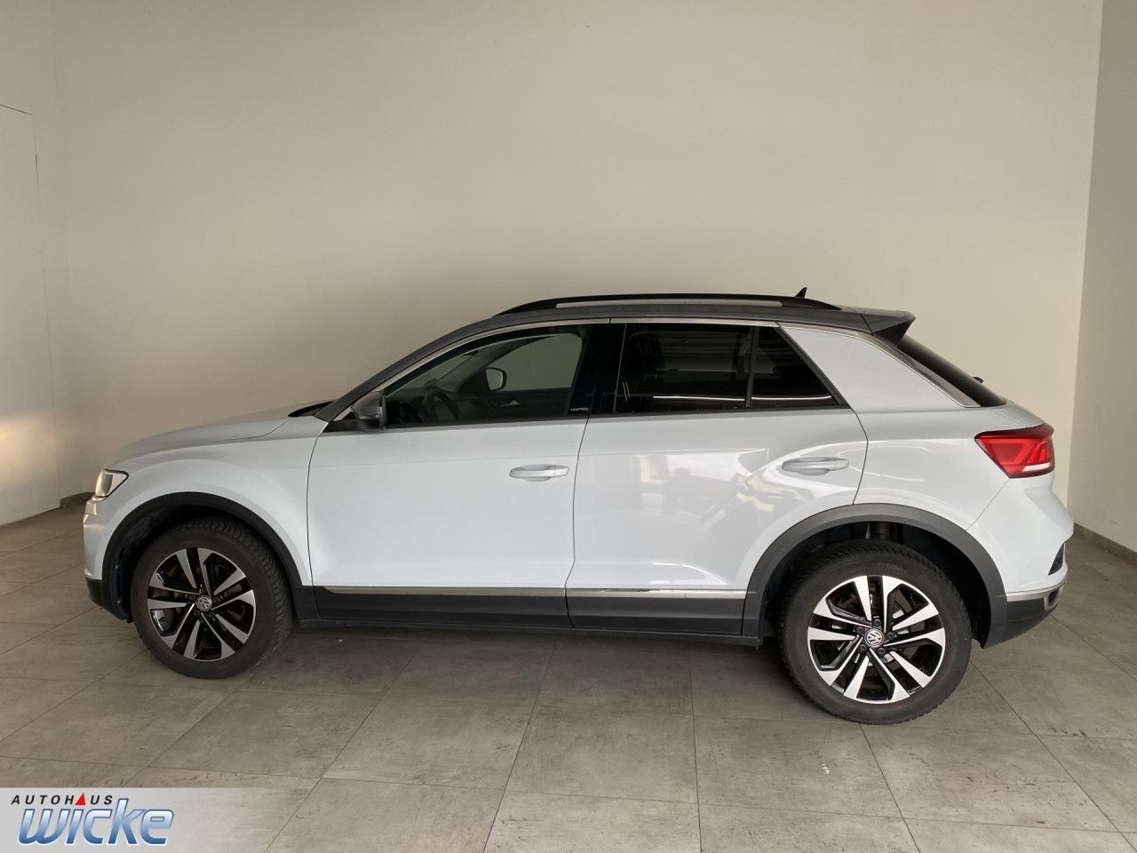 Volkswagen T-Roc 1.0 TSI United - Samsaru's Car Outlet