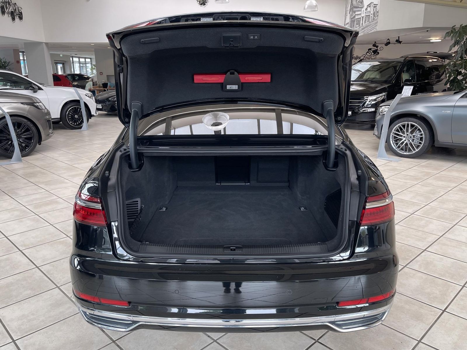 Audi A8 60 TFSI e quattro - Samsaru's Car Outlet
