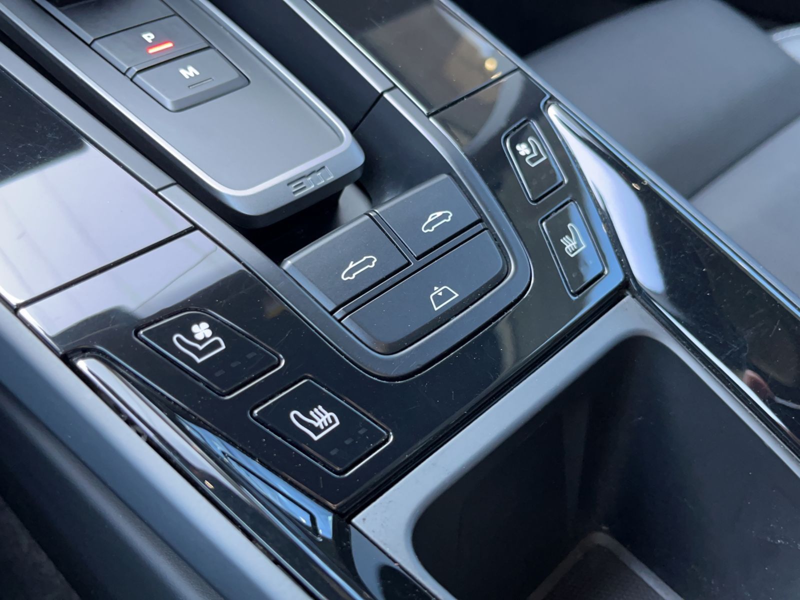 Porsche 992 (911) Carrera 4 GTS Cabriolet - BOSE - ParkA