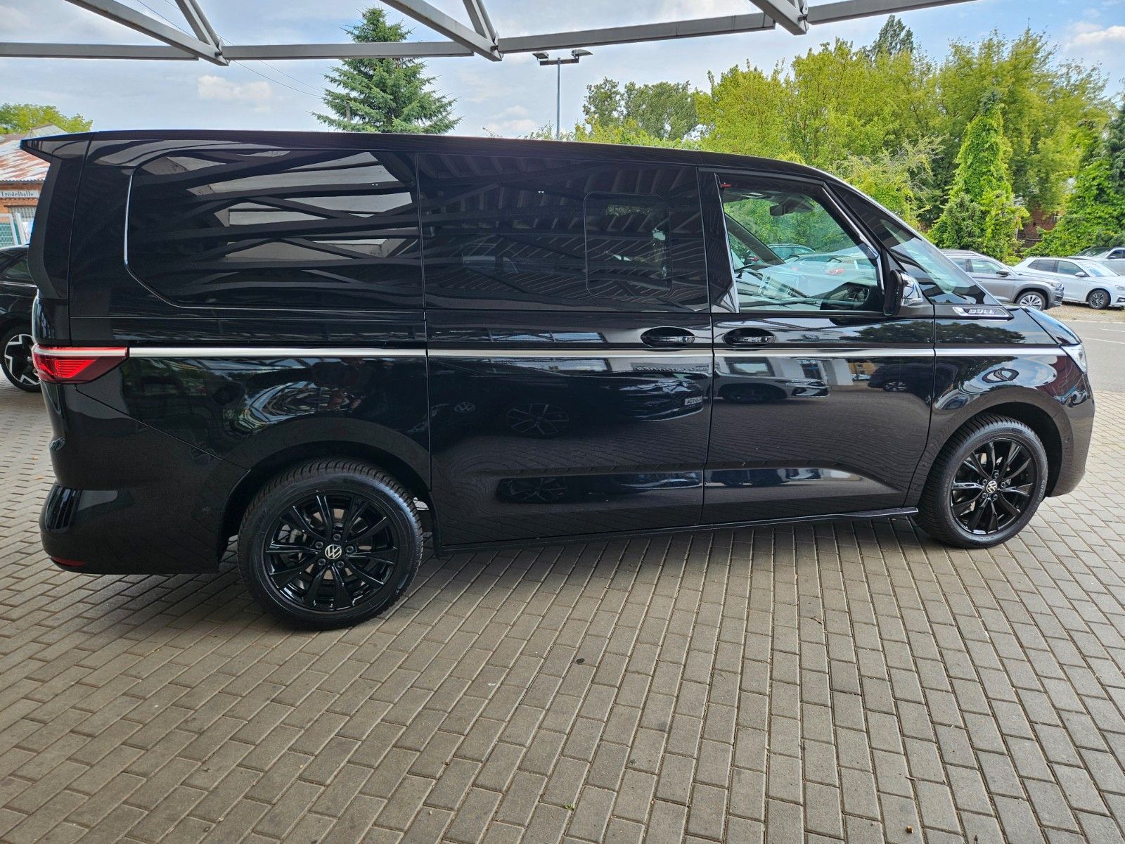 Volkswagen T7 Multivan 2.0 TDI SCR DSG Überhang Style - Samsaru's Car Outlet