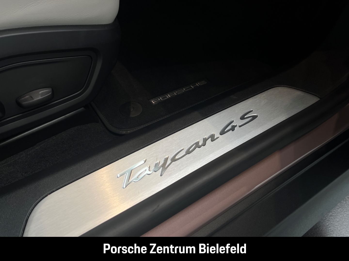 Porsche Taycan 4S Sport Turismo Frozenberrymetallic BOSE