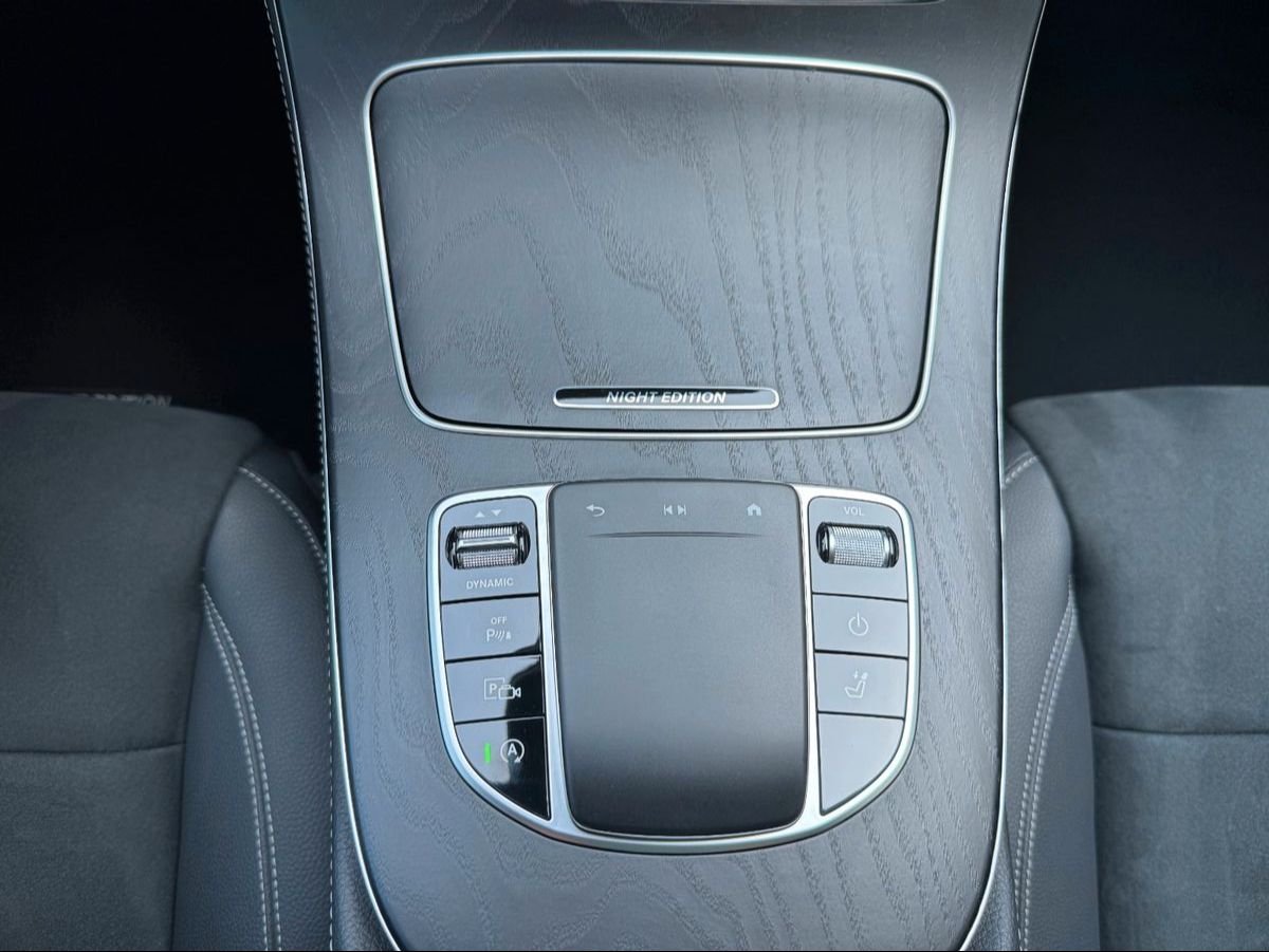Mercedes-Benz E 400d 4M AMG+Burm+Pano+AHK+Distr+Memory+Night