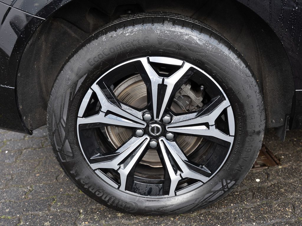 Volvo XC60 B4 Momentum Pro AWD STANDHZ LED PANO 360°