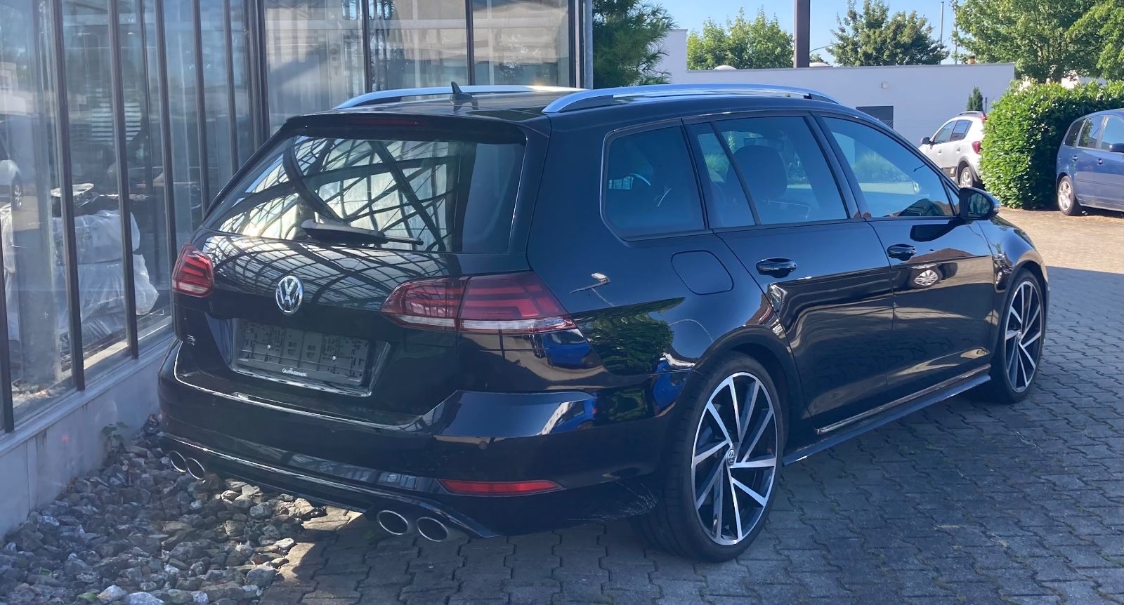 Volkswagen Golf VII Variant R 4Motion - Samsaru's Car Outlet