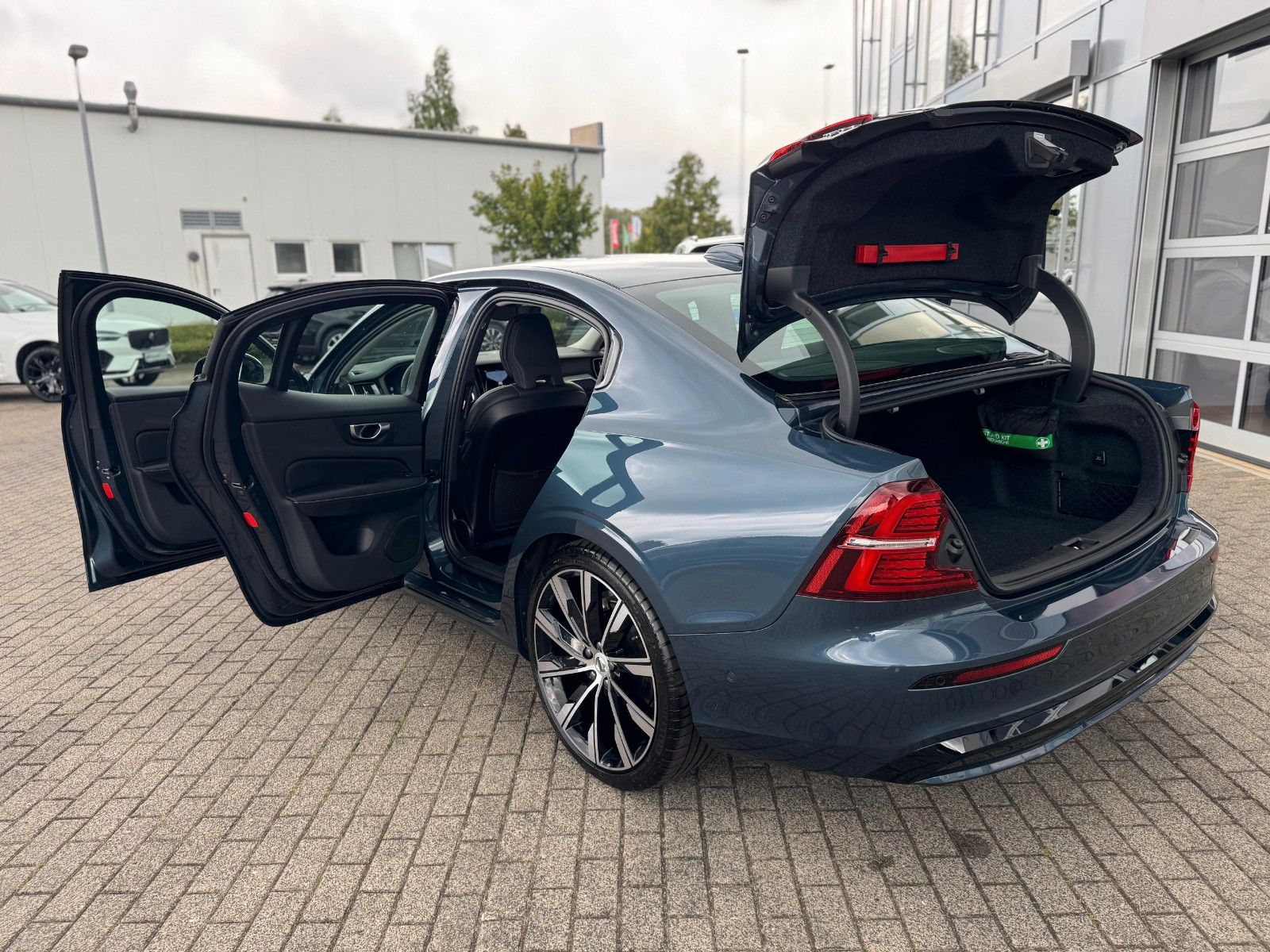 Volvo S60 B4 DKG PLUS DARK - Sthzg - 360 - Pano - 20"