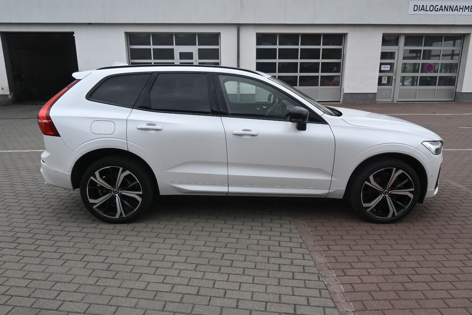 Volvo XC60 T8 PHEV Ultimate Dark*LUFT*360°*ACC*AHK*
