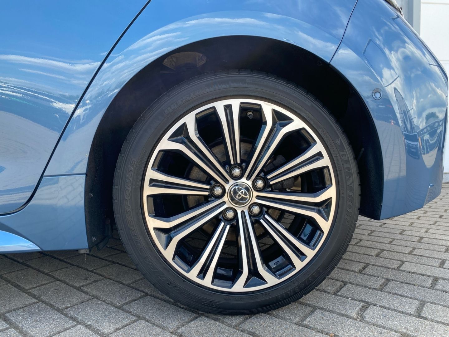 Toyota Corolla 2.0 Hybrid Club - Samsaru's Car Outlet