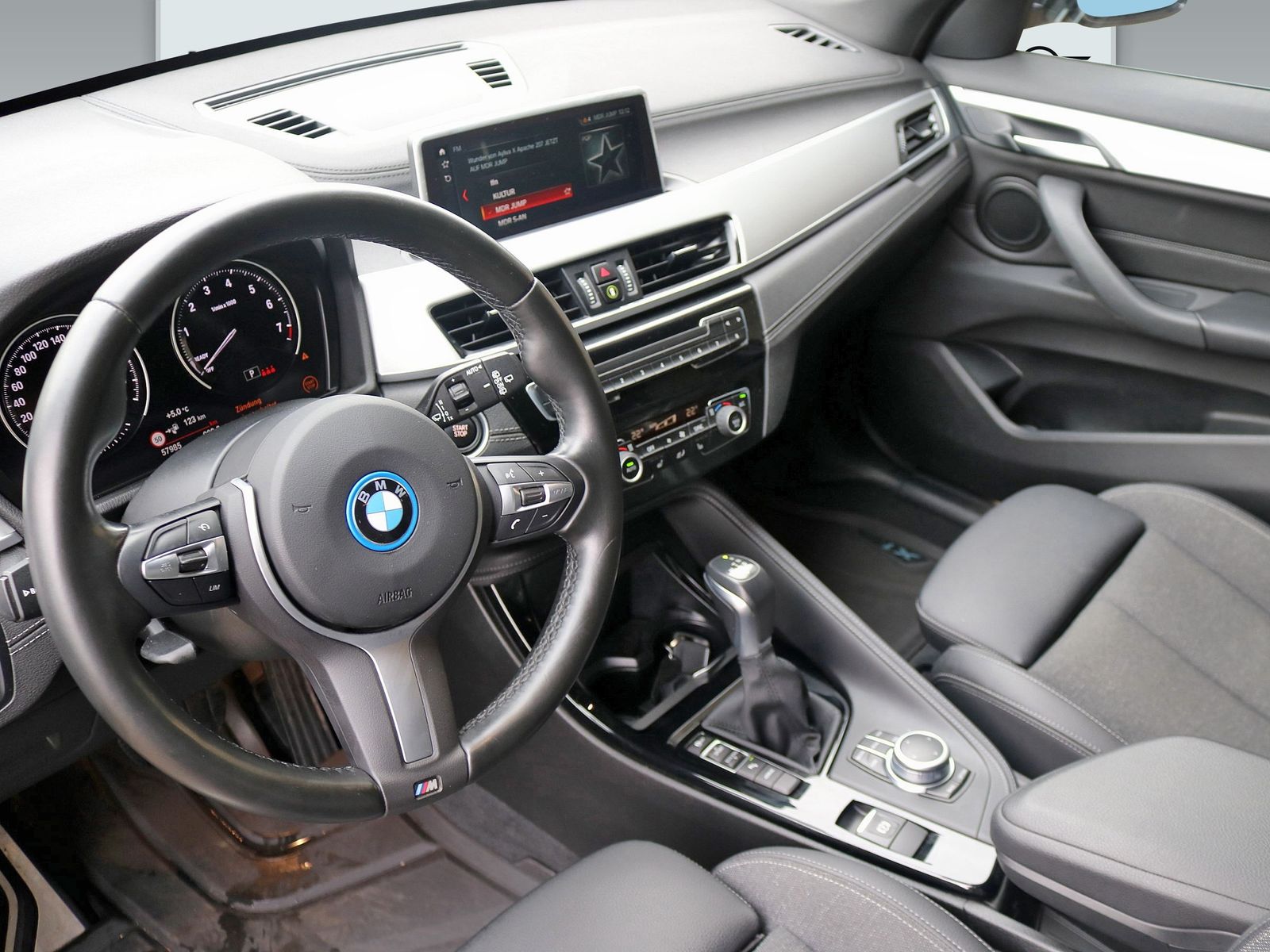BMW X1 xDrive25e M Sportpaket - Samsaru's Car Outlet