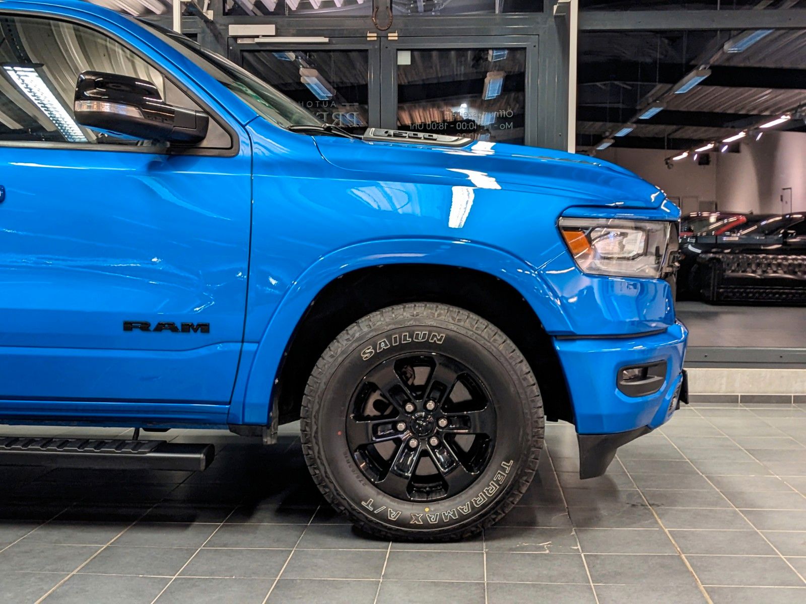 Dodge RAM 1500  Laramie HEMI 5.7L   4x4 Leder/LED