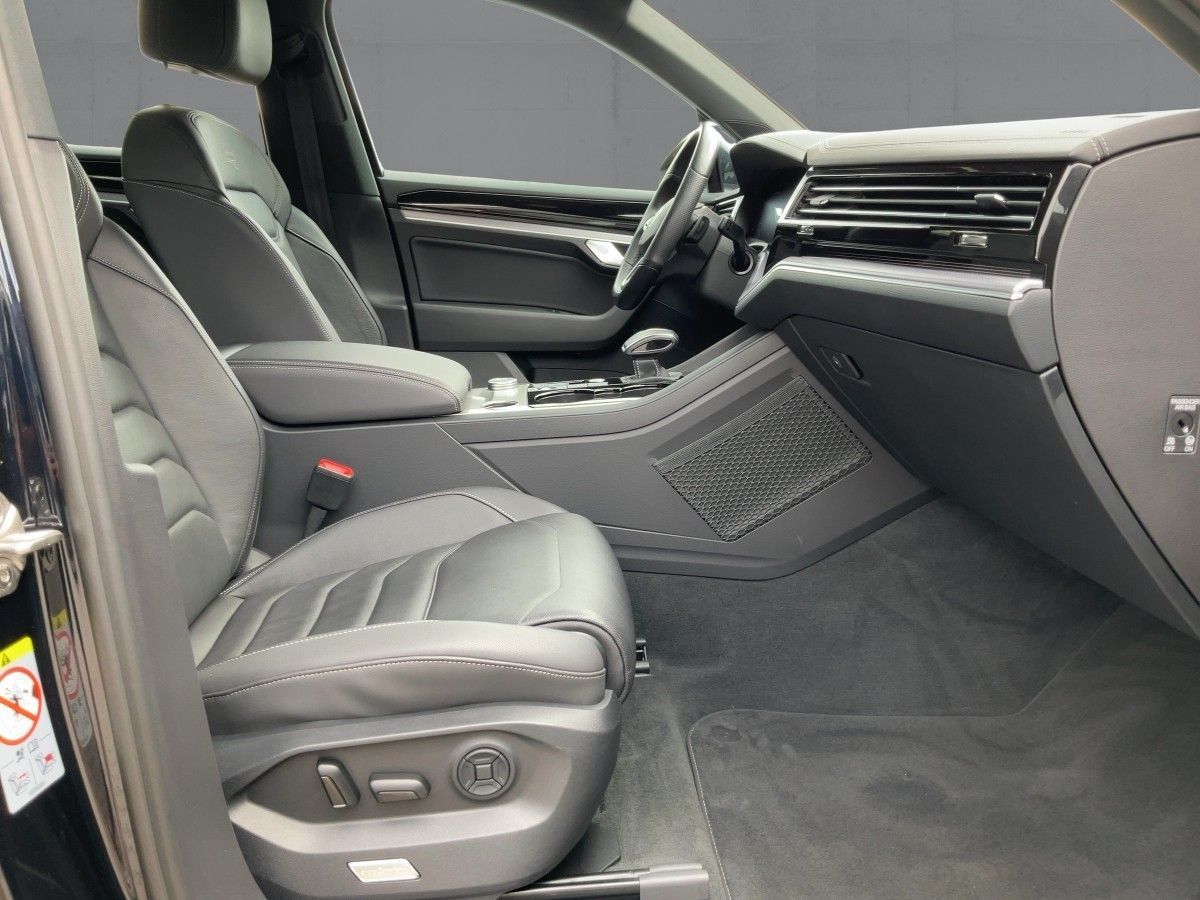 Volkswagen Touareg 3.0 TDI 4M R-LINE - Samsaru's Car Outlet